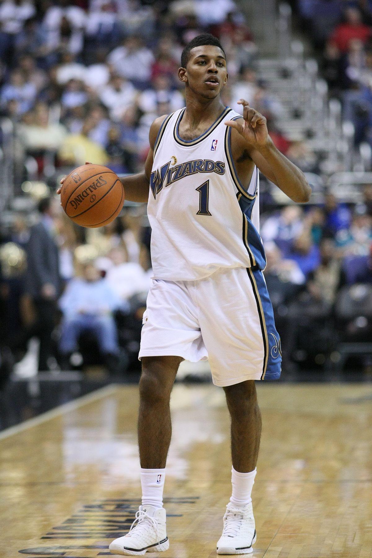 2025中超助攻榜：纳萨里奥、克雷桑9次并列第一，韦世豪8次（2025中超助攻榜：纳萨里奥与克雷桑各9助并列榜首，韦世豪8助紧随其后）