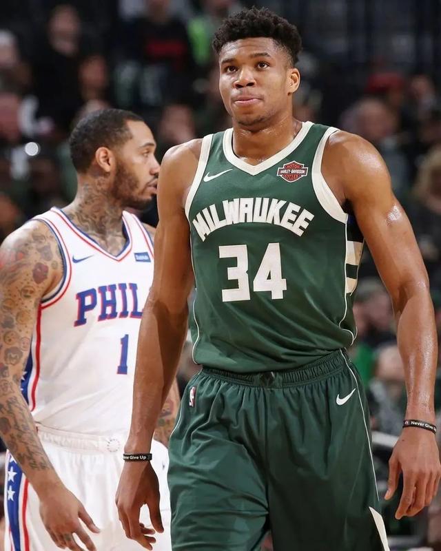 TA：此前弗兰克最大优势在于战术灵活性，但如今却成了短板（TA：弗兰克昔日以战术多变见长，如今却成了软肋）