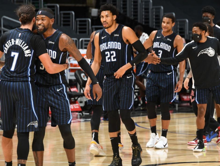 半场战报：尤文2-1卡利亚里，伊尔迪兹双响，弗拉霍维奇伤退（半场快讯：尤文暂2-1领先卡利亚里，伊尔迪兹梅开二度，弗拉霍维奇因伤离场）