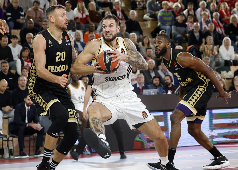 皮西利女友透露自己曾被前男友虐待：不要让别人控制你（皮西利女友自曝曾遭前任虐待：别让他人掌控你的生活）